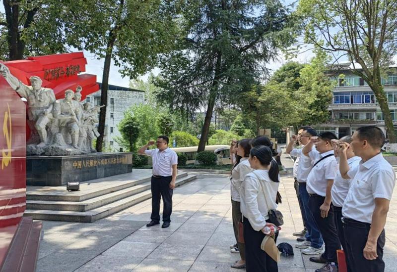 凯时AG房产党支部赴川陕革命凭据地博物馆、 红军义士陵寝发展主题党日活动 (3)_800-550 凯时AG房产党支部赴川陕革命凭据地博物馆、 红军义士陵寝发展主题党日活动 (3)_800-550
